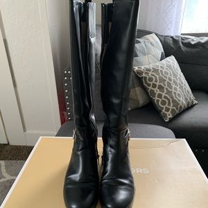 MK Black Leather boots SIZE: 7.5